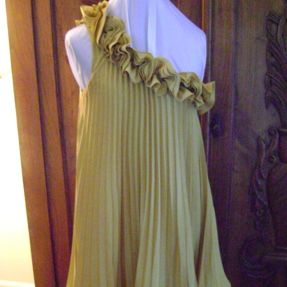 BCBGMaxAzria Gold Pleated One Shoulder Dress, size Small - Picture 3 of 7